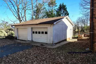 110 Walden Ln, Ararat, NC 27007 - Photo 3