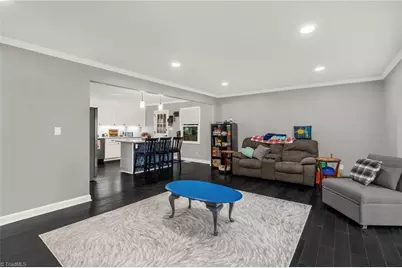 921 Lake Drive W, Thomasville, NC 27360 - Photo 9