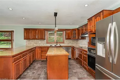 412 Stage Coach Court, Greensboro, NC 27409 - Photo 9