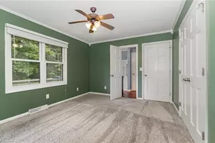 412 Stage Coach Ct, Greensboro, NC 27409 - Photo 17