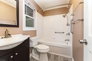 412 Stage Coach Ct, Greensboro, NC 27409 - Photo 25