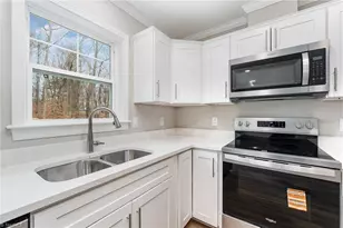 129 Lake St, Elkin, NC 28621 - Photo 7