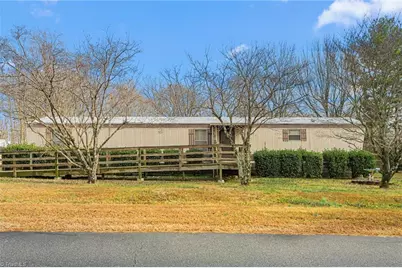 132 Friendly Road, Thomasville, NC 27360 - Photo 5