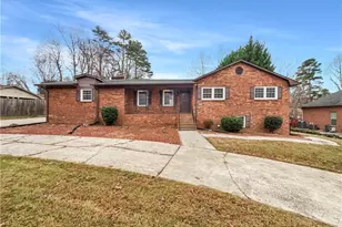 2560 Wallingford Rd, Winston-Salem, NC 27101 - Photo 1