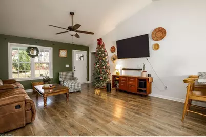 154 Gracyn Lane, Thomasville, NC 27360 - Photo 9