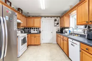 825 Lockesley Ln, Burlington, NC 27217 - Photo 11