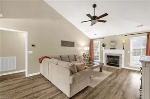 8 Broadleaf Ct, Summerfield, NC 27358 - Photo 5