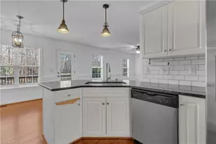 1206 Foxhaven Dr, Greensboro, NC 27455 - Photo 17