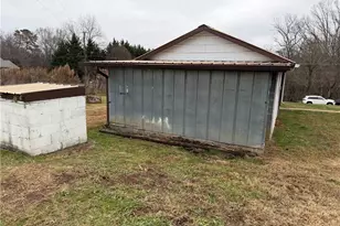 2921 Blueberry Ridge Rd, Jonesville, NC 28642 - Photo 21