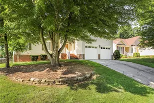 3401 Trail Ridge Dr, Greensboro, NC 27410 - Photo 3