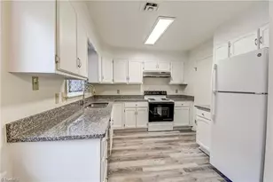 115 S Mendenhall St, Greensboro, NC 27403 - Photo 5