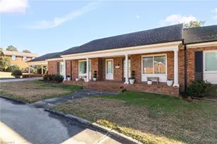 4 Chesterfield Ct, Greensboro, NC 27410 - Photo 3