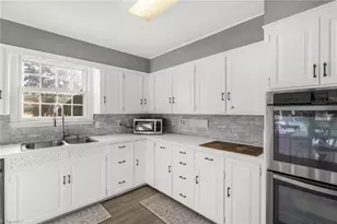 4 Chesterfield Ct, Greensboro, NC 27410 - Photo 15