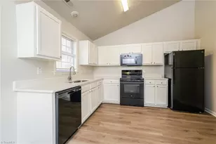 108 Hammond Dr, Greensboro, NC 27406 - Photo 7