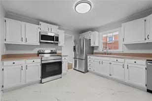 3202 James Pl, Greensboro, NC 27405 - Photo 13