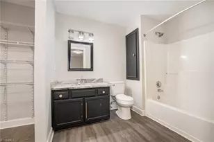 160 N Peace Haven Rd, Winston-Salem, NC 27104 - Photo 21