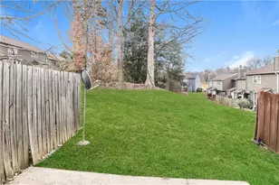 379 Montcastle Dr, Greensboro, NC 27406 - Photo 15