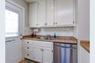 2713 Stratford Drive, Greensboro, NC 27408 - Photo 11