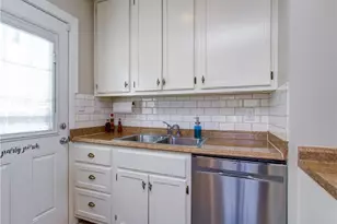 2713 Stratford Dr, Greensboro, NC 27408 - Photo 11