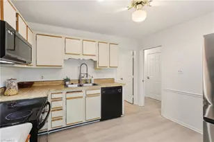 2430 Cottage Pl, Greensboro, NC 27455 - Photo 17