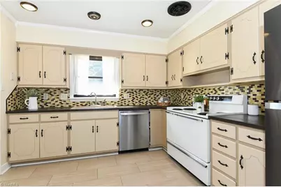 3008 Harnett Drive, Greensboro, NC 27407 - Photo 9