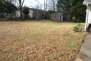 2261 New Castle Dr, Winston-Salem, NC 27103 - Photo 11