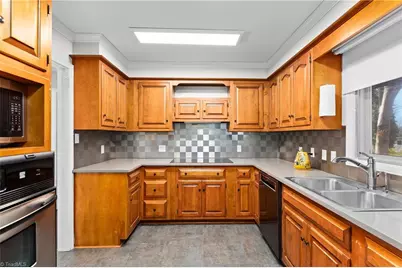 216 Knollwood Drive, Jamestown, NC 27282 - Photo 17