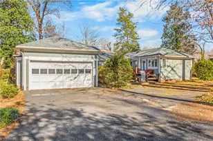 216 Knollwood Dr, Jamestown, NC 27282 - Photo 3