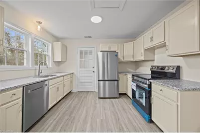 100 Carr Street, Thomasville, NC 27360 - Photo 11