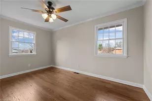 2214 Woodberry Dr, Greensboro, NC 27403 - Photo 7