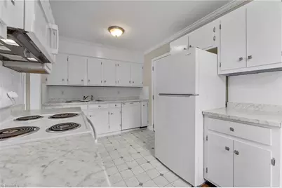 2214 Woodberry Drive, Greensboro, NC 27403 - Photo 17