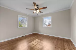 2214 Woodberry Dr, Greensboro, NC 27403 - Photo 9