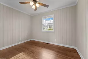 2214 Woodberry Dr, Greensboro, NC 27403 - Photo 11