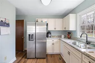 825 Parkwood St, Burlington, NC 27215 - Photo 11