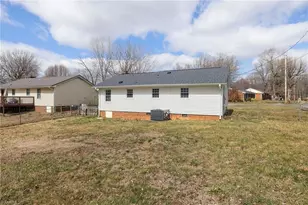 825 Parkwood St, Burlington, NC 27215 - Photo 25