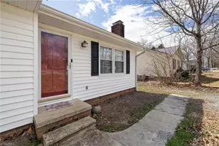 825 Parkwood St, Burlington, NC 27215 - Photo 5