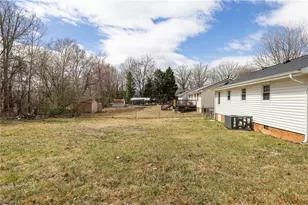 825 Parkwood St, Burlington, NC 27215 - Photo 23