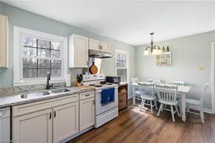 825 Parkwood St, Burlington, NC 27215 - Photo 9