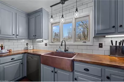 2009 Downing Street, Greensboro, NC 27410 - Photo 7