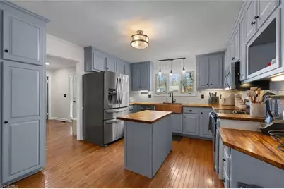 2009 Downing Street, Greensboro, NC 27410 - Photo 5