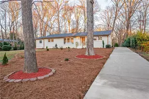 731 Quarterstaff Rd, Winston-Salem, NC 27104 - Photo 11