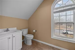 308 Canterbury Dr, High Point, NC 27262 - Photo 25