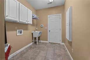 308 Canterbury Dr, High Point, NC 27262 - Photo 27