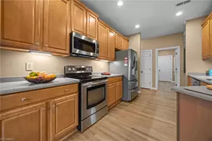 308 Canterbury Dr, High Point, NC 27262 - Photo 9