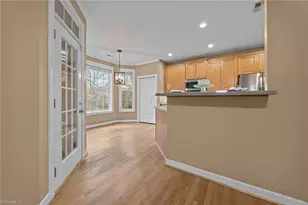 308 Canterbury Dr, High Point, NC 27262 - Photo 7