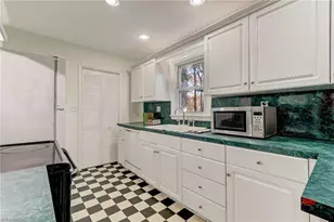 2616 Beechwood St, Greensboro, NC 27403 - Photo 9