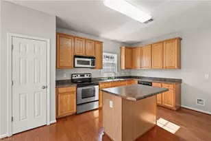 4114 Pepperbush Dr, Greensboro, NC 27405 - Photo 9