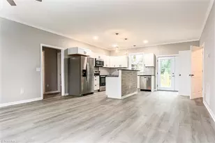 129 E Oakdale St, Mount Airy, NC 27030 - Photo 11