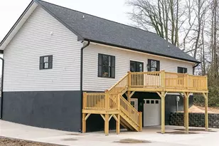 129 E Oakdale St, Mount Airy, NC 27030 - Photo 3