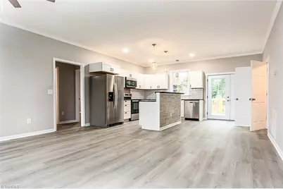 129 E Oakdale Street, Mount Airy, NC 27030 - Photo 7